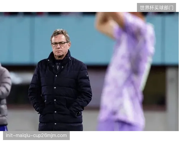 朗尼克高位压迫战术成型，奥地利以德式防守哲学冲击世界杯。